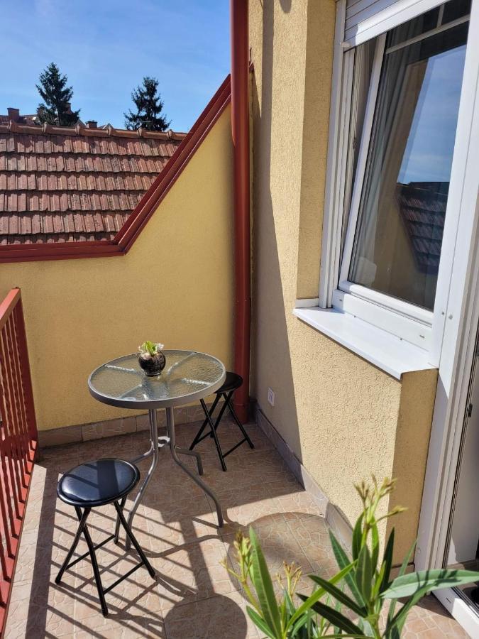 Cili Apartman Eger Apartamento Exterior foto