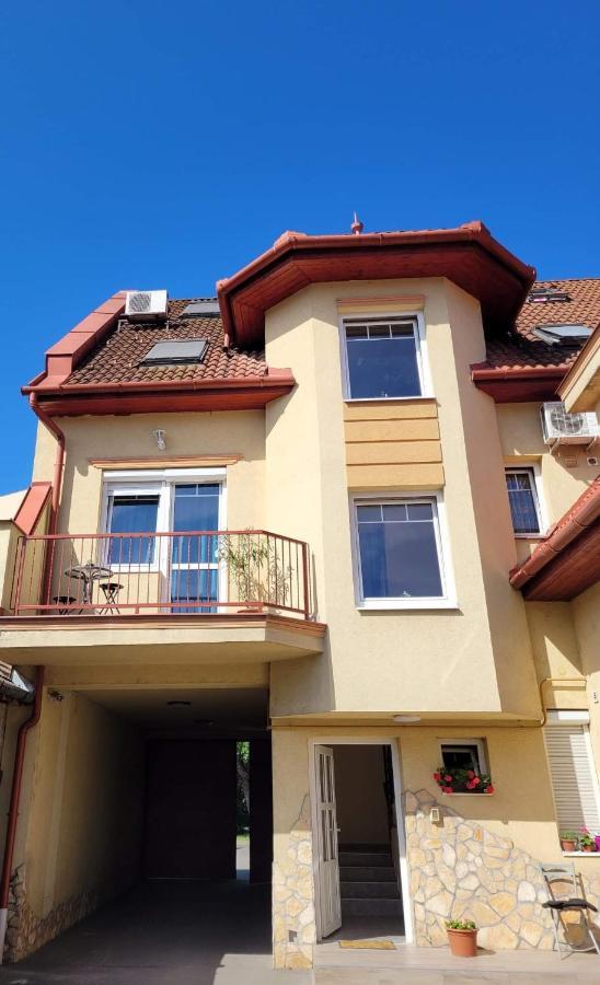 Cili Apartman Eger Apartamento Exterior foto