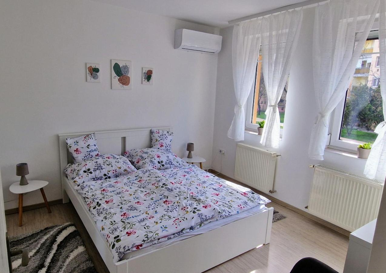 Cili Apartman Eger Apartamento Exterior foto