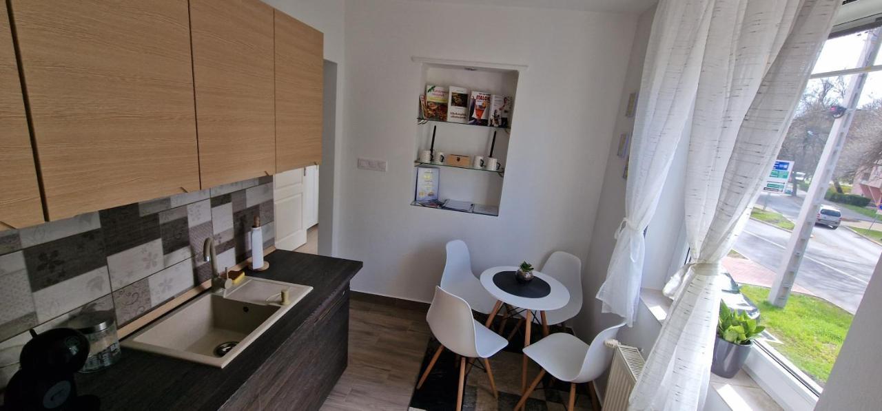 Cili Apartman Eger Apartamento Exterior foto